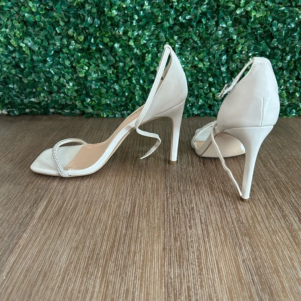 Journee Collection Zoya Heels Womens 9 Off White Square Toe Rhinestone Strap NEW - Picture 6 of 13